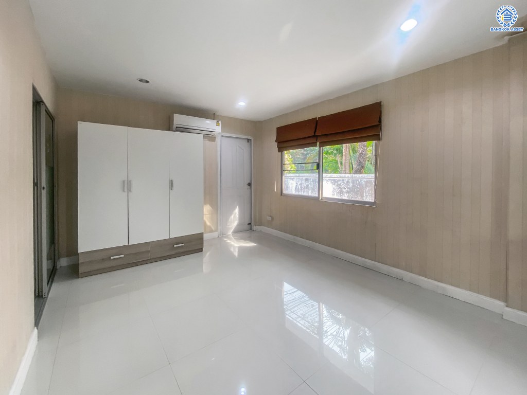 *****บ้านเดี่ยวมือสอง โครงการ พฤกษ์ลดา1 วงแหวน-รัตนาธิเบศร์ หลังมุม เนื้อที่ 63 ตร.ว. ฟังก์ชัน 4 ห้องนอน 3 ห้องน้ำ 2 ที่จอดรถ โครงการบนทำเลเดินทางสะดวก เชื่อมต่อถนนคลองถนน ถนนบางกรวย-ไทรน้อย ถนนกาญจนาภิเษก ใกล้รถไฟฟ้าสายสีม่วง "สถานีคลองบางไผ่" และจุดขึ้นทางด่วน "กาญจนาภิเษก"